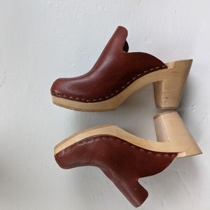 Bryr Smoking Gun Clog in Sienna Leather